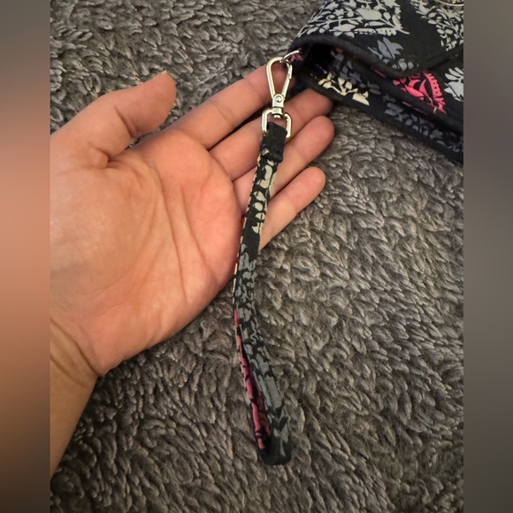 VERA BRADLEY Northern Lights Your Turn Smartphone Wristlet - Picture 6 of 12